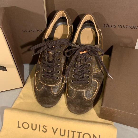 Classic Louis Vuitton Sneakers - Picture 3 of 6